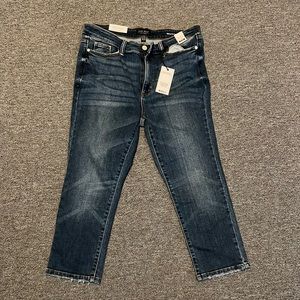 Judy Blue Women’s Mid-Rise Skinny Fit Capri